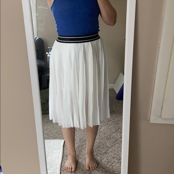 Pleated skirt - Picture 2 of 3